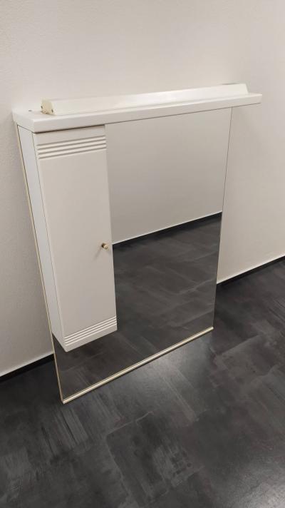 Nabízím koupelnovou skříňku se zrcadlem