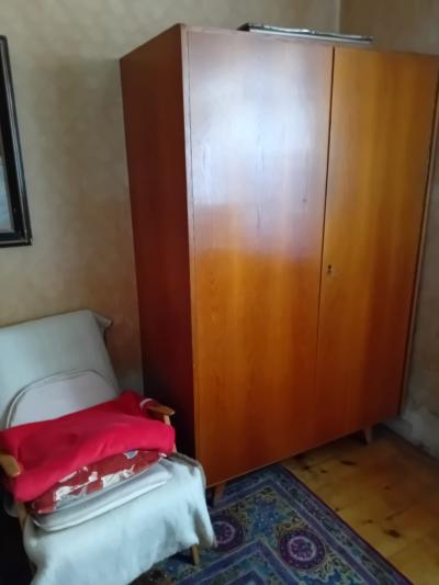 Starý nábytek - skříně, knihovna