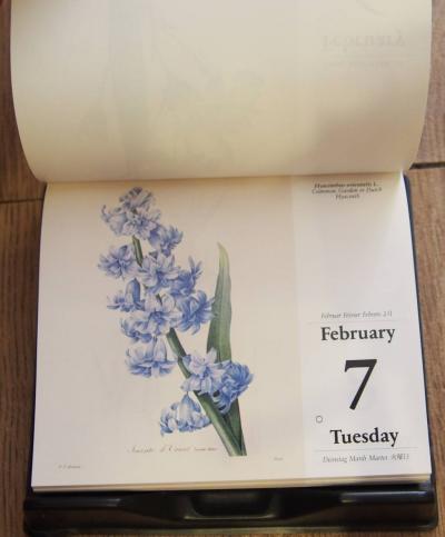 kalendář s květinami