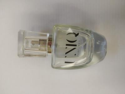 Skleněný flakon po parfému UNIQ