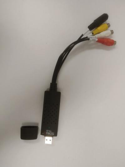 Kabel s koncem USB a s různými jacky