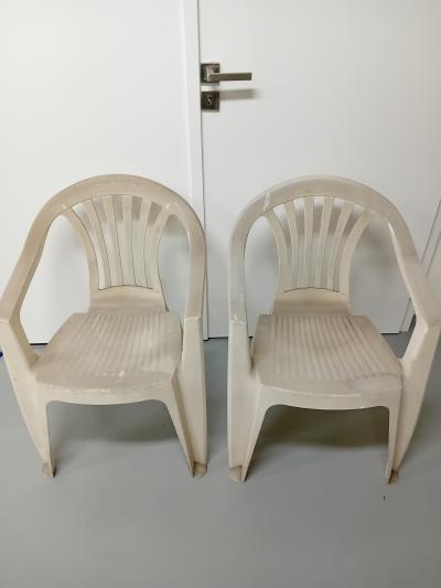 2x plastová židle