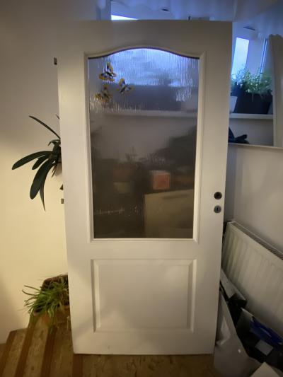 Dveře bílé prosklené pravé - rozměry  vnitřní 92x 196 cm