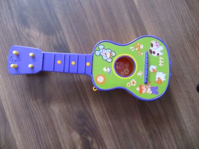Dětská kytara, dost hraná 