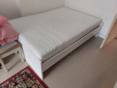 Stará postel IKEA 140x200 cm