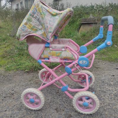 kočárek pro panenky