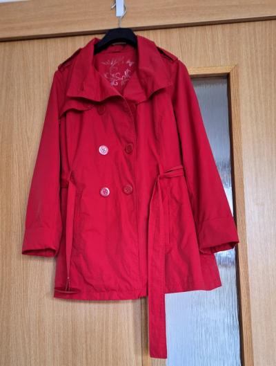Dámský červený kabátek