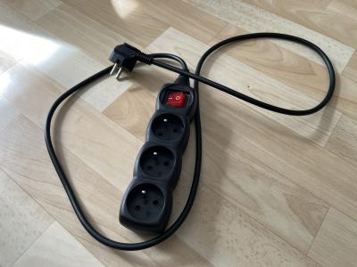 Prodlužovací kabel Emos 250V, 3x zásuvka, 1,5m černý