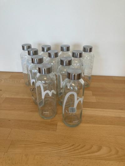 13 prázdných skleněných lahví 0,5L