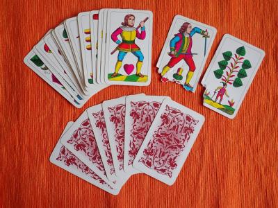 Mariášky - 2 karty poškozené