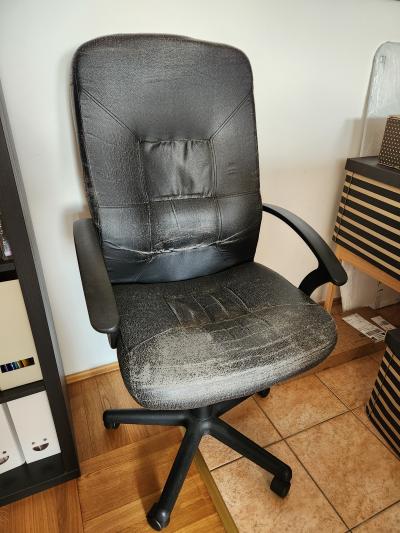 Koženková kancelářská židle