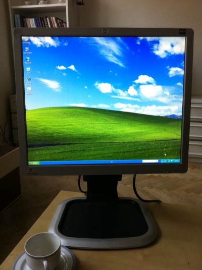 LCD HP 19"