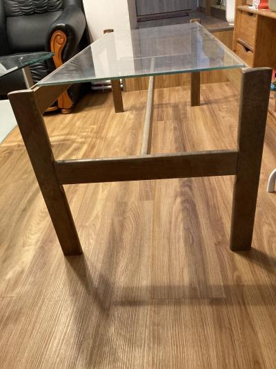 Dřevěný rám na konferenční stolek