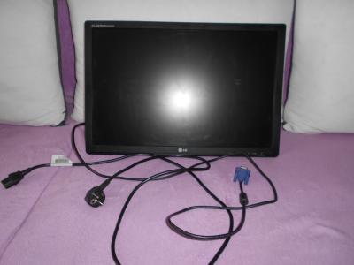 Monitor LG + kabely