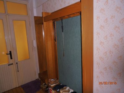 Stěna do chodby - botník s věšáky na kabáty.