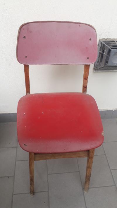 Červená židle