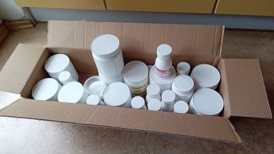 Plastové dózy od léků velké