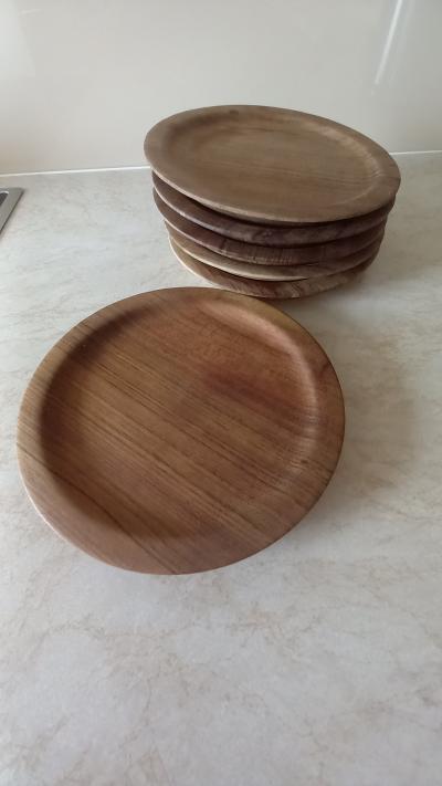 dřevěné talíře/tácy