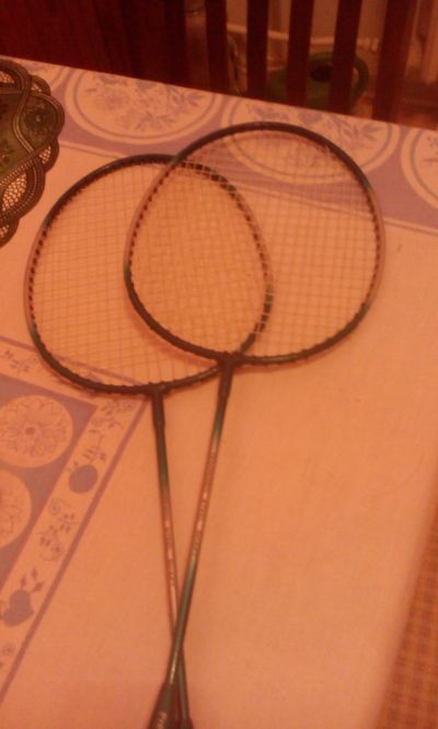 2 rakety na badminton