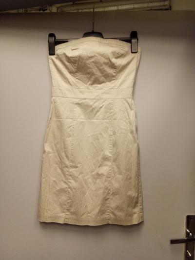 Pouzdrové šaty s podšívkou bez ramínek 22062024_10clk