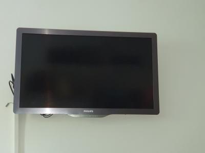 TV Philips 32" bez tuneru dvb-t2 a bez stojánku