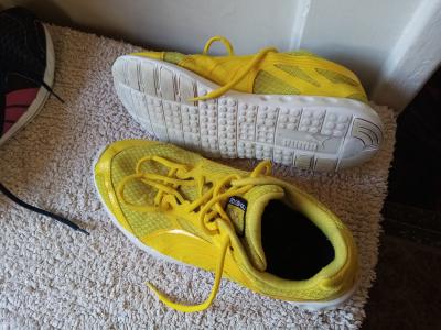 boty žluté 42