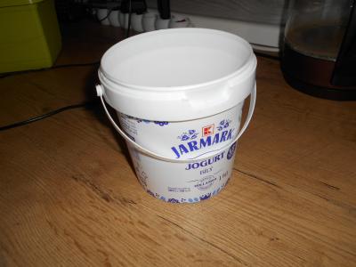 Kyblík od jogurtu