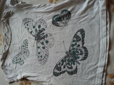 bílé tričko , motýl asi 122