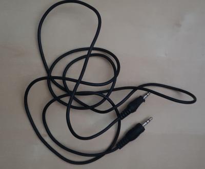 Propojovací audio kabel