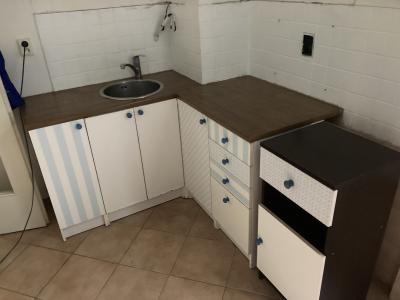 Kuchyňskou linku a kredenc