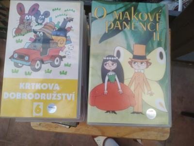 Cca 11 kazet VHS s pohádkami