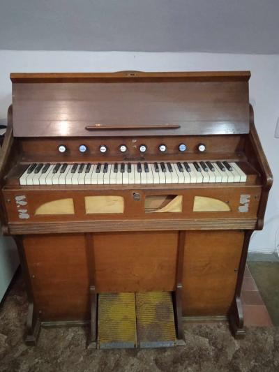 Staré harmonium