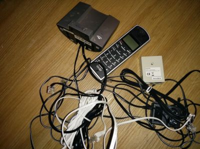 Bezdratovy telefon + kabely