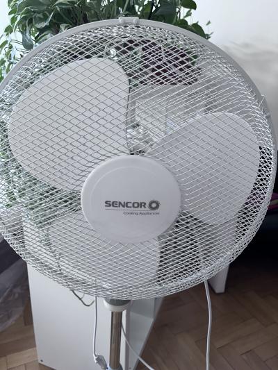 stojanový ventilátor a ochlazovač vzduchu