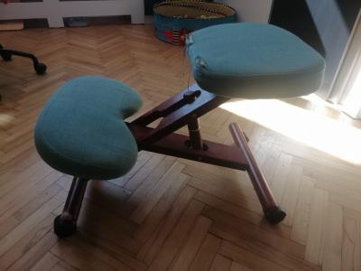 Ergonomická židle klečení; židle klekačka.