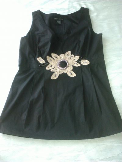 Černá halena s aplikací