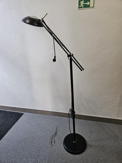 Stojací lampa