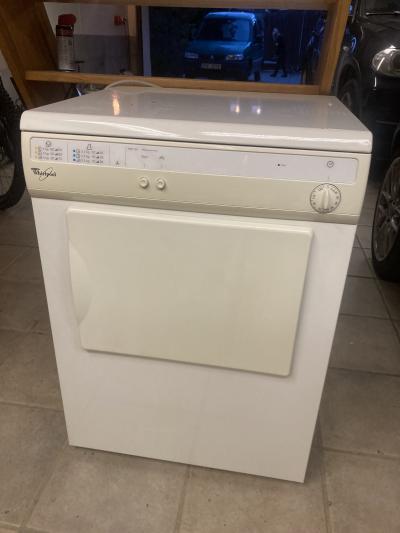 Sušička Whirlpool AWZ 121