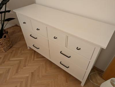 Bílá Komoda Hemnes s 8 zásuvkami