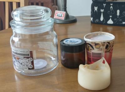 Sklenice od svíčky, zbytky vosku na tvoření