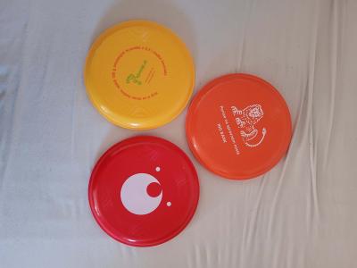 3x frisbee