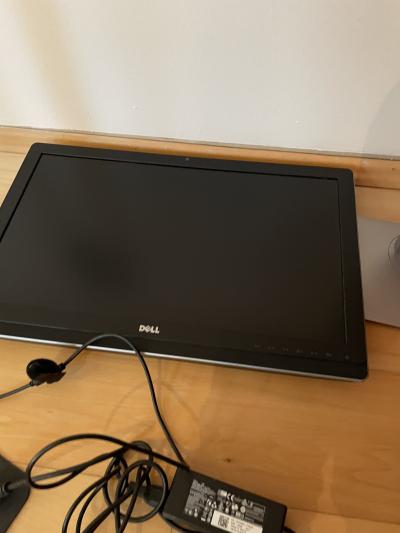 Monitor Dell (asi funkční) + držák na projektor