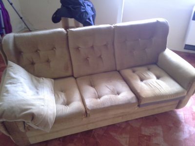 nábytek z bytu a půdy