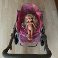 Kočárek s panenkou