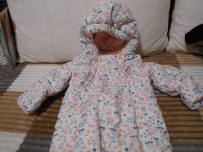 Zimní kombinéza zn. Marks Spencer na 6-9 měsíců.