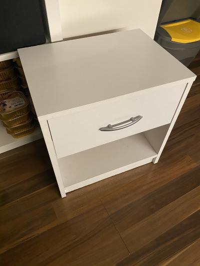 Daruji noční stolek