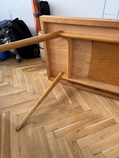 Retro konferencni stolek