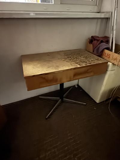 TV stolek retro, kovová otočná noha