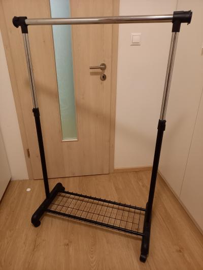 Stojan na šaty
