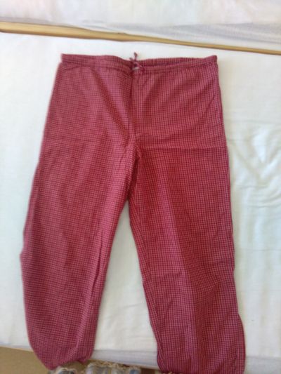 Červené látkové kárované kalhoty S